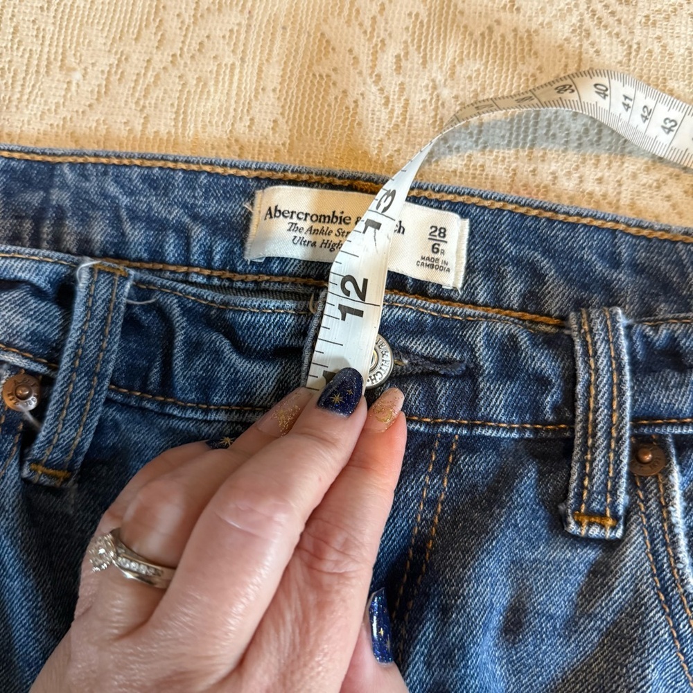 Abercrombie & Fitch the ankle straight ultra high rise distressed jeans - Picture 6 of 9